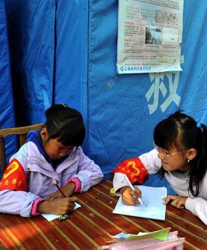 Young volunteers in quake-hit Yunnan