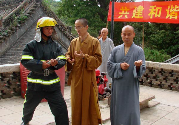 Monks in Mount Tai learn fire-control