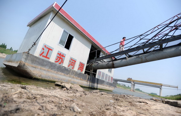 Yangtze water diverted to drought-stricken zone