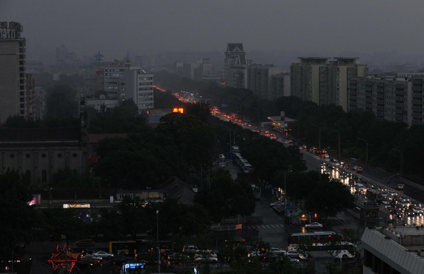 Thunderstorm descends upon Beijing