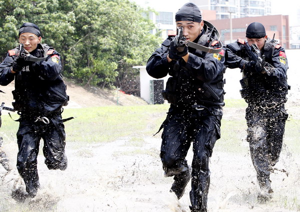 Anti-terrorism drill held in Shanghai