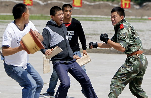 Anti-terrorism drill held in Shanghai