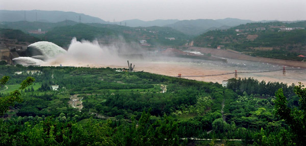 Flood discharge a dramatic scene at reservoir