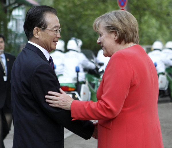 Premier Wen arrives in Germany, meets Merkel