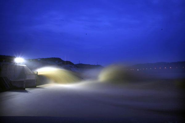 Blasting sand out of the Yellow River