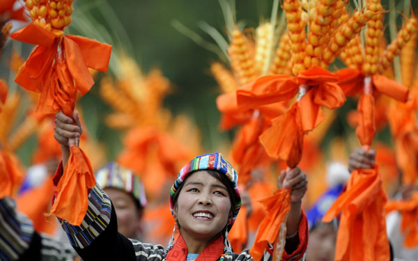 Pageant celebrates Tibet's 60th anniversary