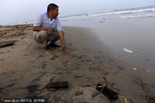 Fishermen say oil spill killing scallops