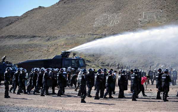 Anti-terror drill held in Urumqi