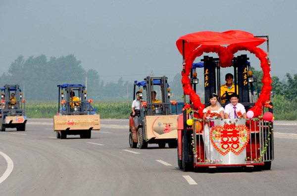 Newlywed couple gets a lift on their big day