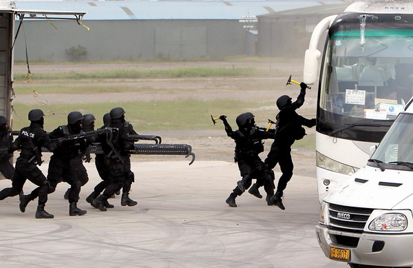 Shanghai stages largest anti-terror drill