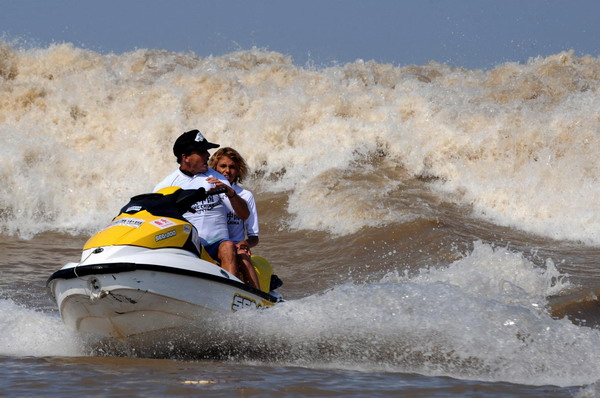 Time to tide in Qiantang River