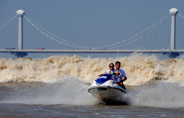 Time to tide in Qiantang River