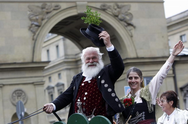 Oktoberfest parade starts in Munich