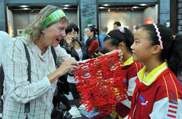 Austrian paper cutting exhibit tours E China