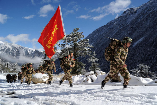 Armed police train on SW Chinese Plateau