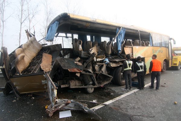 5 die in 40 vehicle pile-up in C China