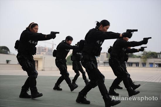 Special policewomen keeping Chengdu safe