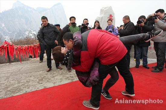 Kissing on mountian for Valentine's Day