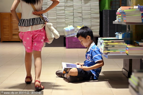 Chinese bookworms' unique reading spots