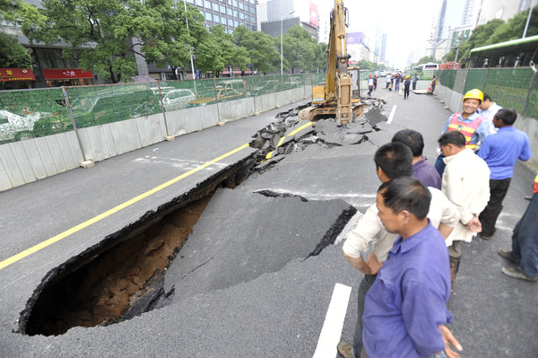 Road in C China city's downtown caves in