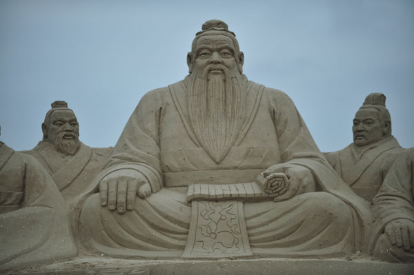 Sand sculptures wow visitors in Fujian