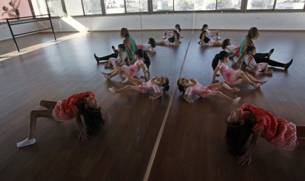 Palestinian girls have ballet class