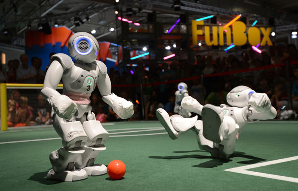 Robots play football at the Ideen Park fair