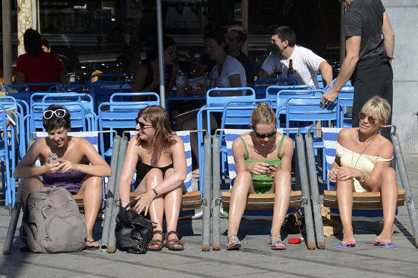 Heat wave hits France, Belgium