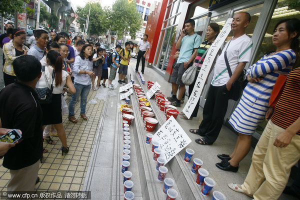 Finger-licking protest over food safety