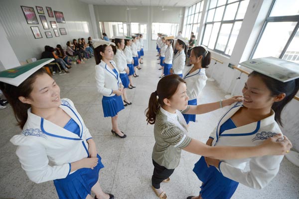 Freshmen receive etiquette training in E China