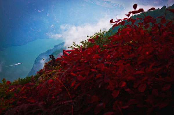 Three Gorges region awash in red