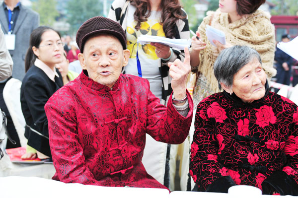 Migrant workers hold group wedding in Chongqing