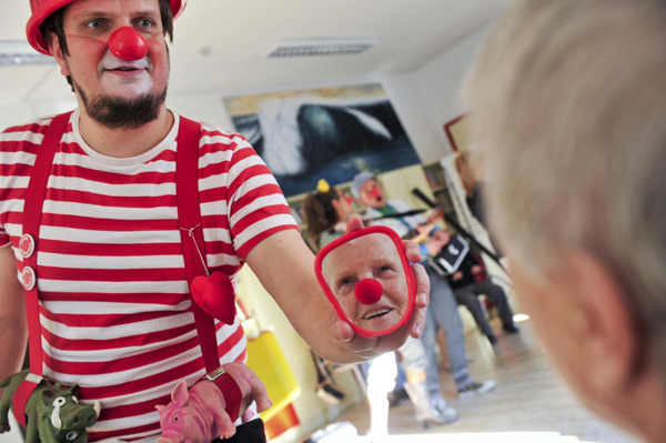 Clown 'doctors' use laughter to aid patients