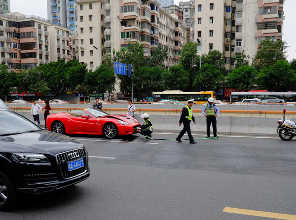 Ferrari cruise brings 130 sports cars to S China