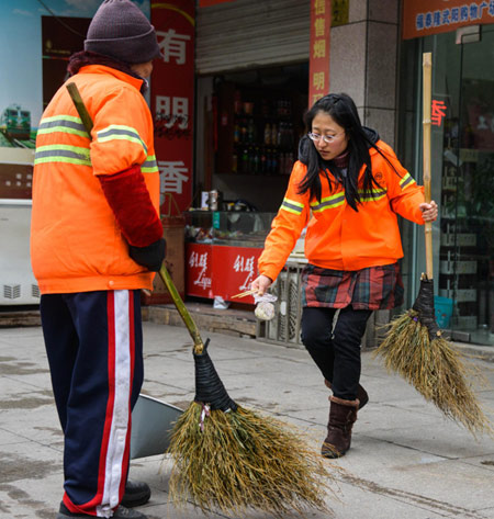 Civil servants allocated to clean streets