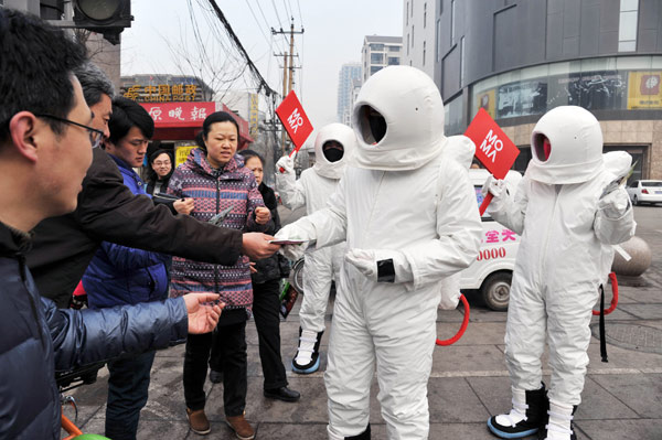 'Astronauts' hand out free masks in N China