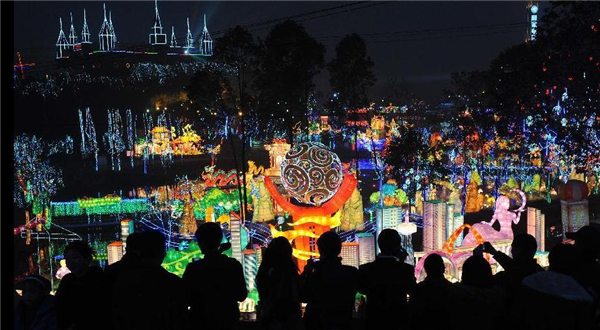 Lantern festival held in China's Sichuan