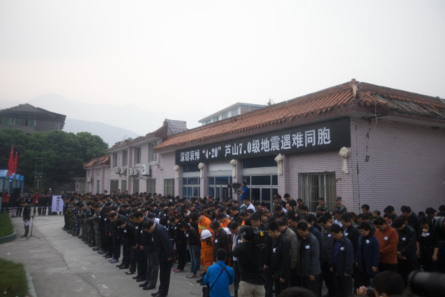 Mourning for the Lushan quake victims in SW China