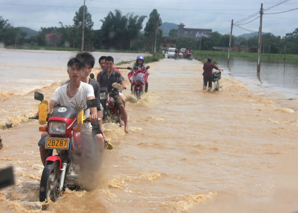 Heavy rain kills 6 in S China