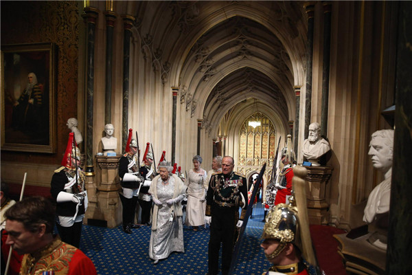 Queen Elizabeth opens Parliament