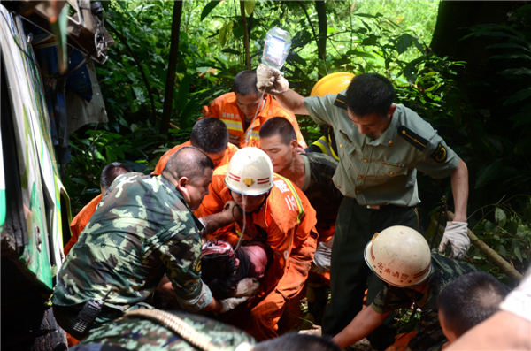 Rescue efforts after fatal bus crash in SW China