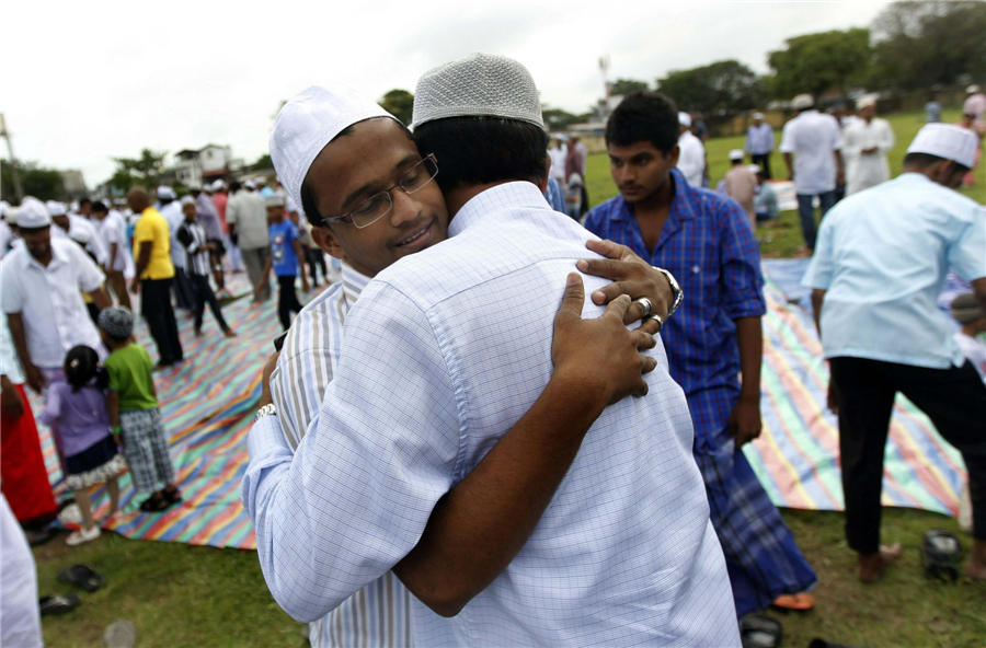 Muslims around the world mark end of Ramadan fast