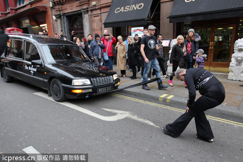 Woman pulls a 2.5 ton car with her hair