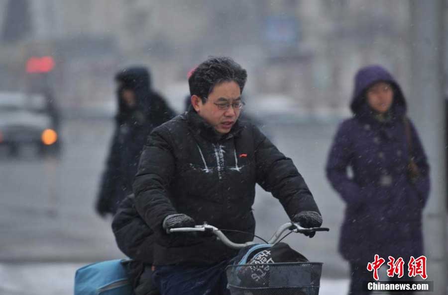 First snow falls in Beijing