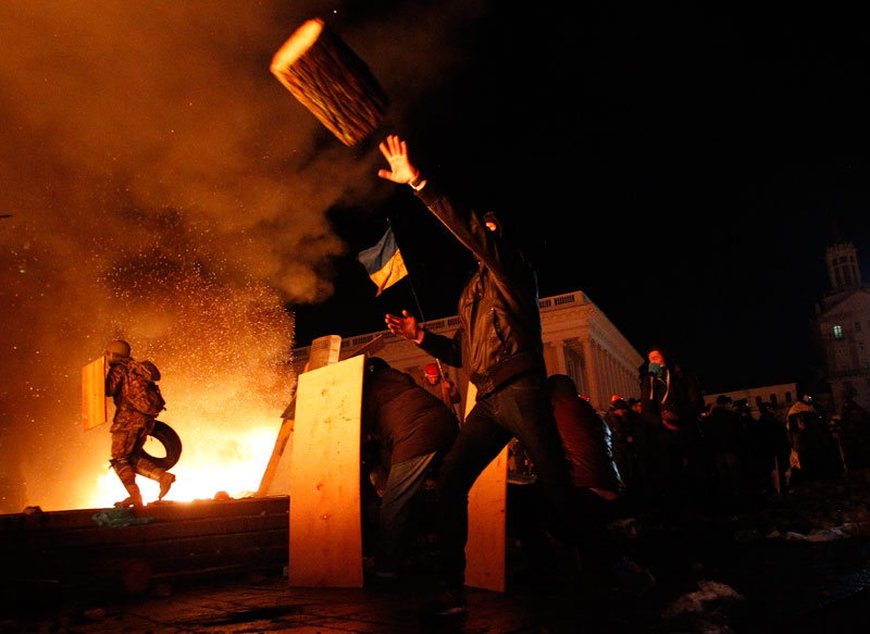 Riot police move in against Kiev protest camp