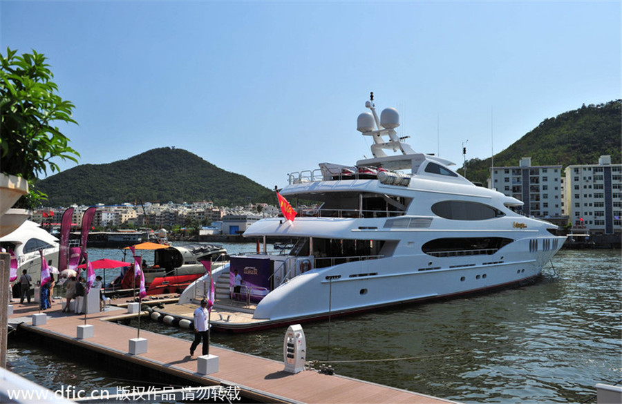 Luxury yacht, jet exhibition underway in Hainan