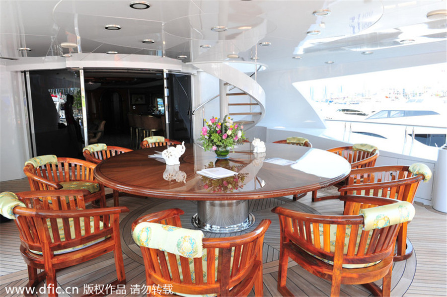 Luxury yacht, jet exhibition underway in Hainan