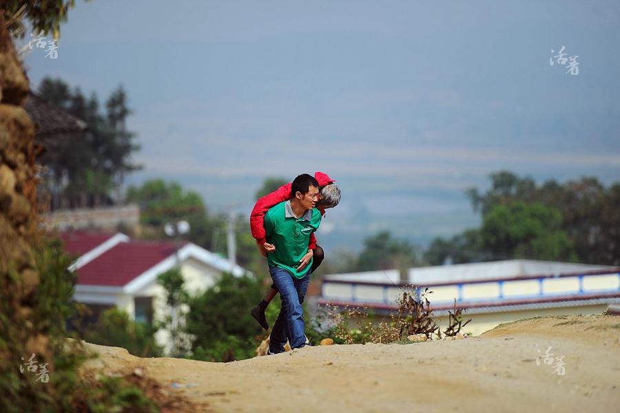 Dutiful but desperate son tries to kill mother