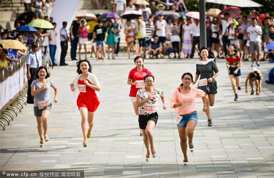 Glamorous male runners in Shenzhen