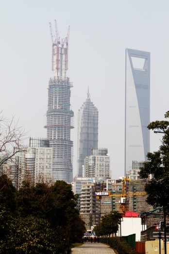 Shanghai Center tops 100 stories